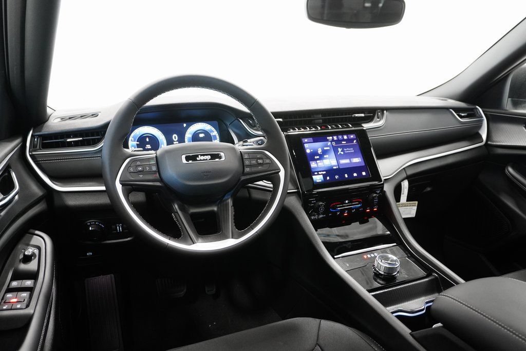 New 2025 Jeep Grand Cherokee Laredo w/ Luxury Tech Group I AWD/4WD image 19