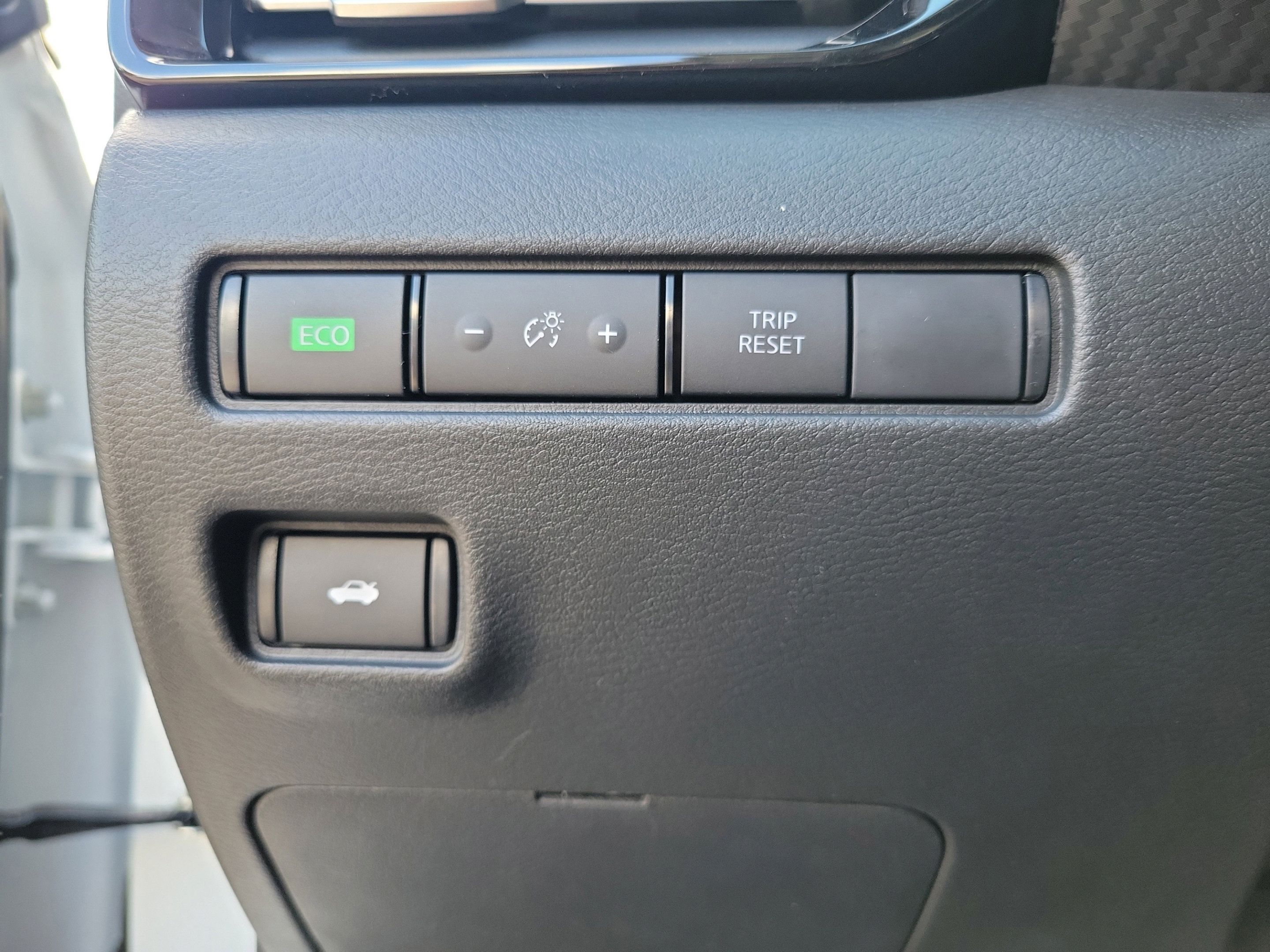 New 2025 Nissan Sentra SR FWD image 17