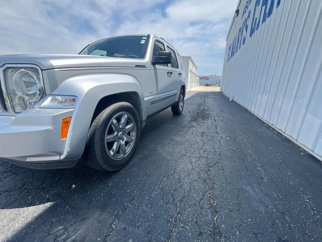 Used 2012 Jeep Liberty Sport AWD/4WD image 6