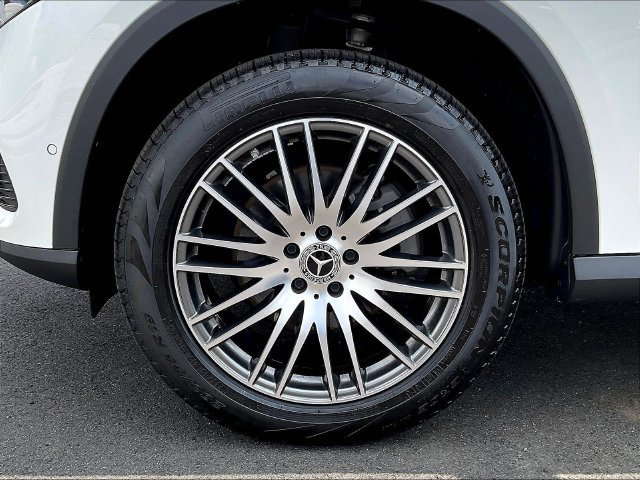 Used 2024 Mercedes-Benz GLC 300 4MATIC image 36
