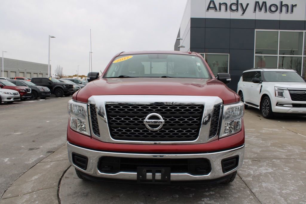 Used 2017 Nissan Titan SV image 2
