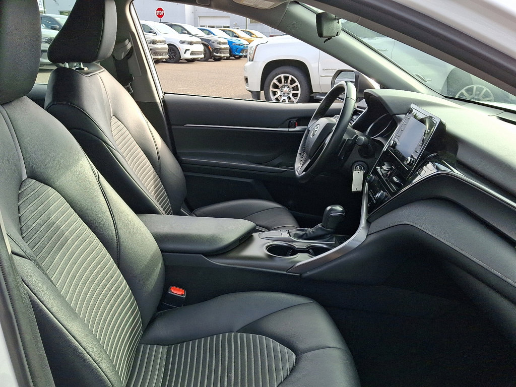 Used 2023 Toyota Camry SE image 12
