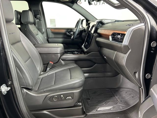 Used 2025 GMC Yukon XL Denali w/ Denali Reserve Package image 8
