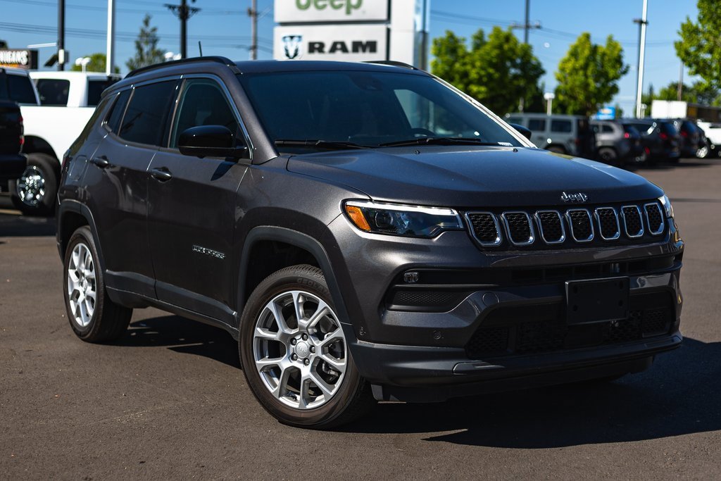 New 2024 Jeep Compass Latitude w/ Sun and Sound Group