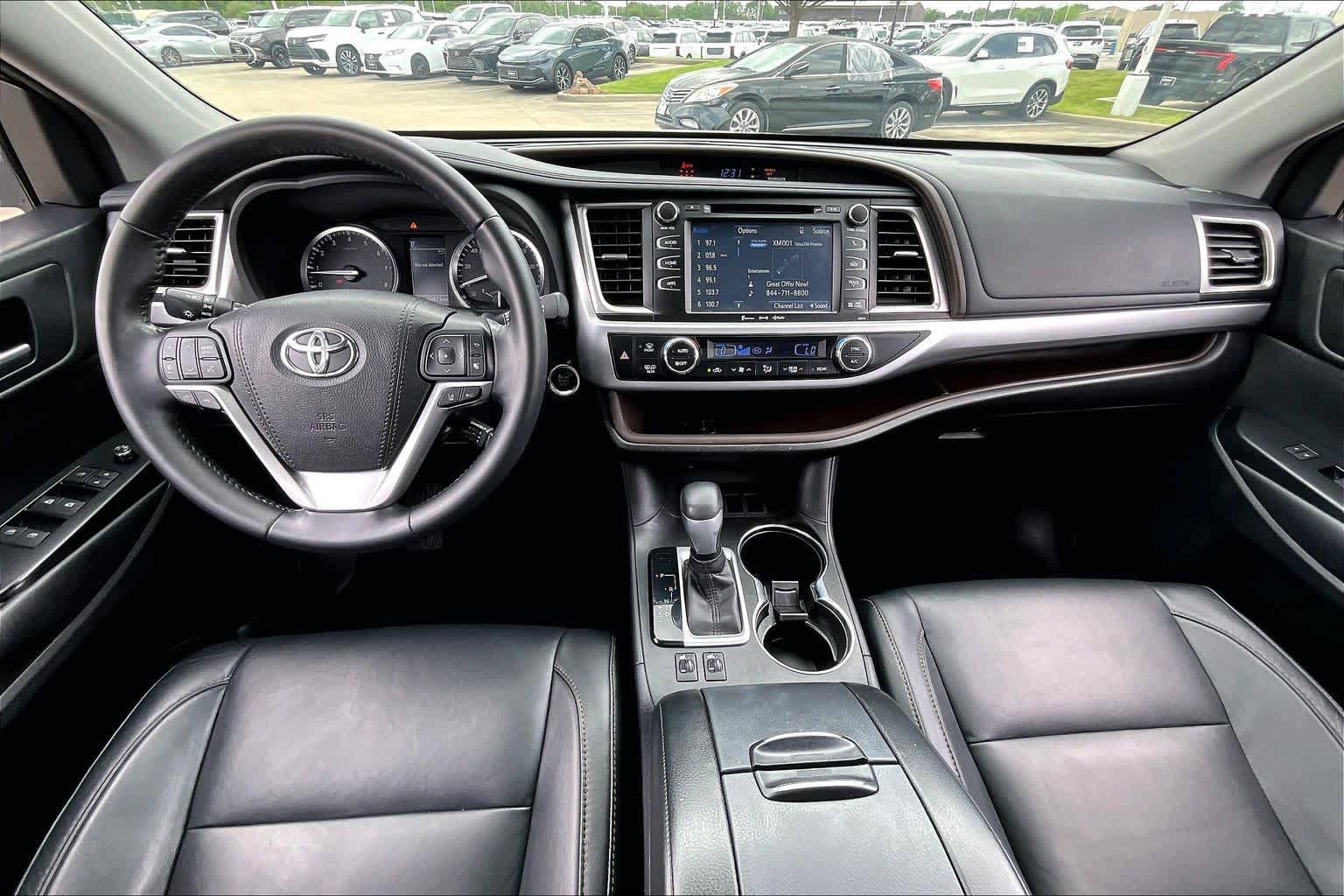 Used 2017 Toyota Highlander XLE image 13