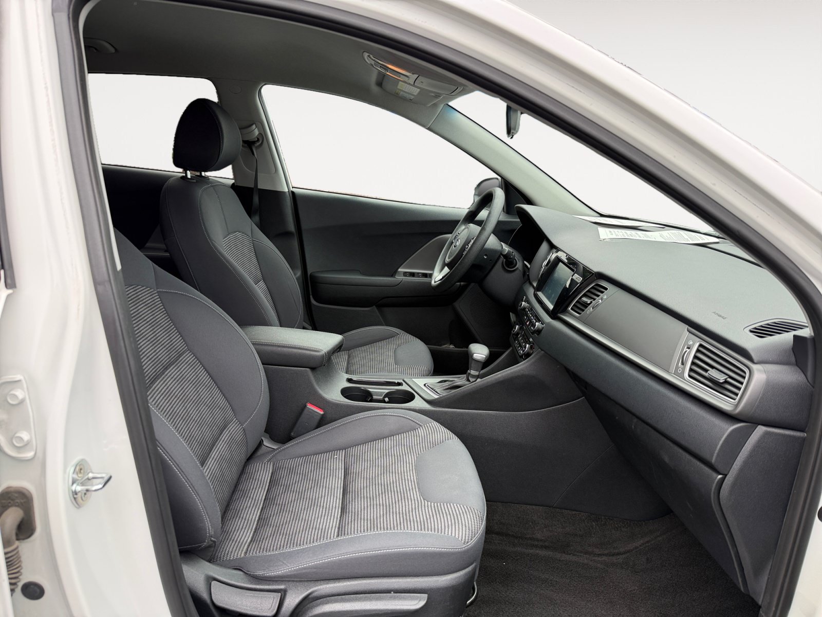 Used 2018 Kia Niro LX FWD image 19
