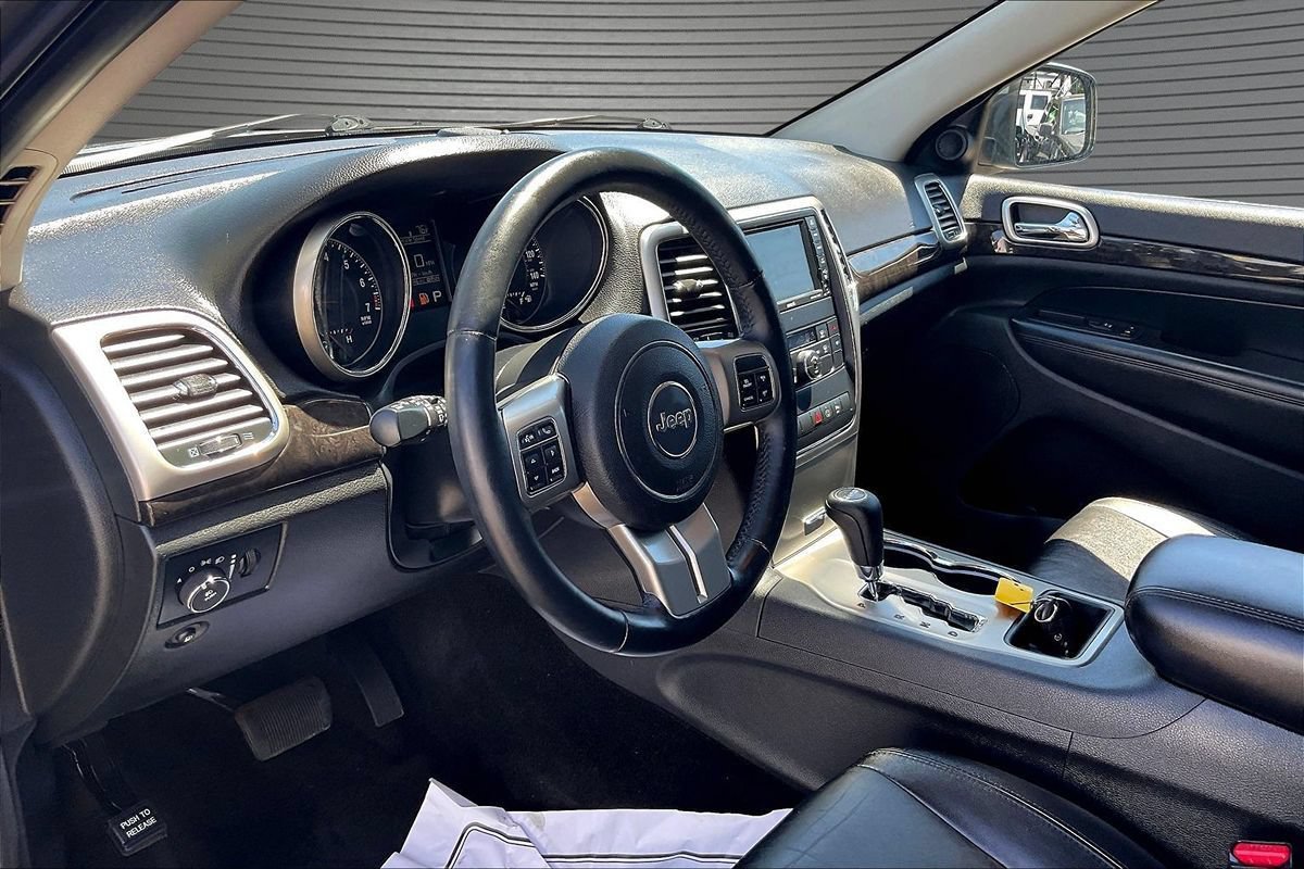 Used 2013 Jeep Grand Cherokee Laredo AWD/4WD image 16