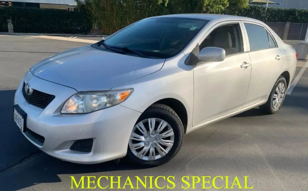 Used 2010 Toyota Corolla LE image 1