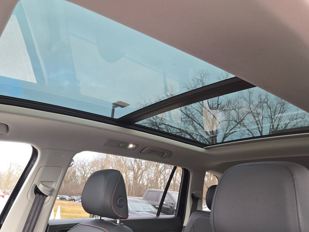 Used 2024 Volkswagen Tiguan Wolfsburg Edition image 25