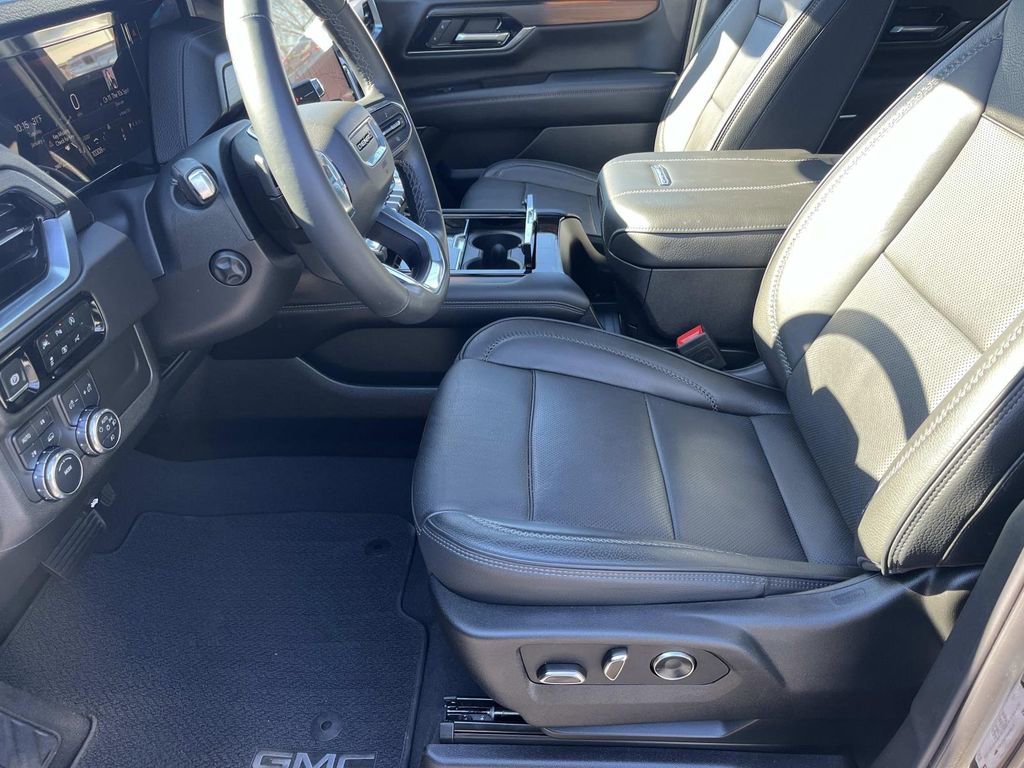 Certified 2025 GMC Yukon XL Denali w/ Sun & Power Step Package image 11