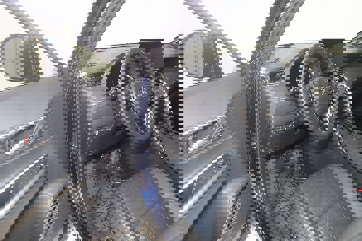 Used 2023 Toyota Venza Limited image 41