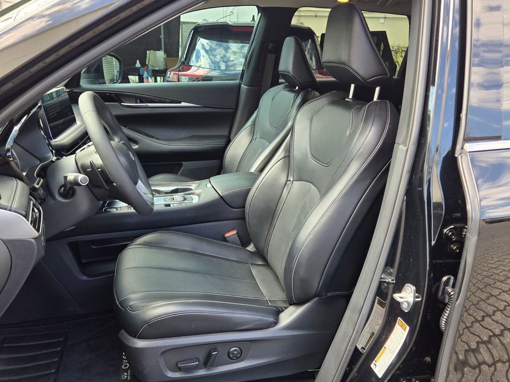 Certified 2023 INFINITI QX60 Pure image 12