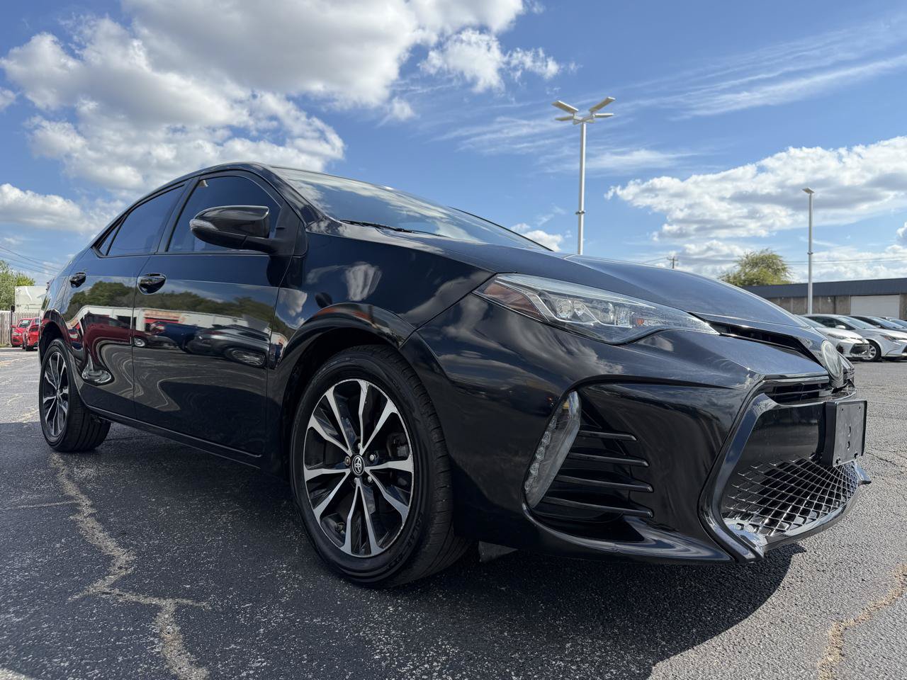 Used 2018 Toyota Corolla SE FWD image 3