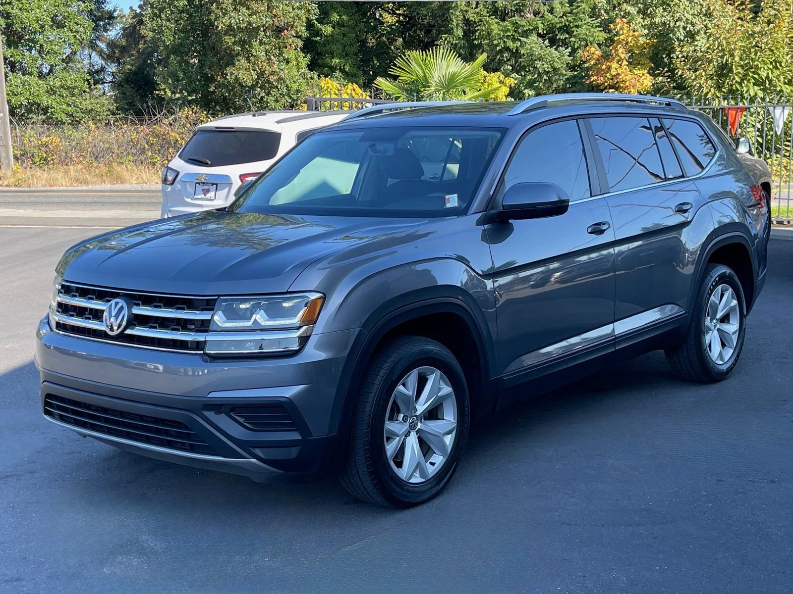 Used 2018 Volkswagen Atlas Launch Edition FWD image 3