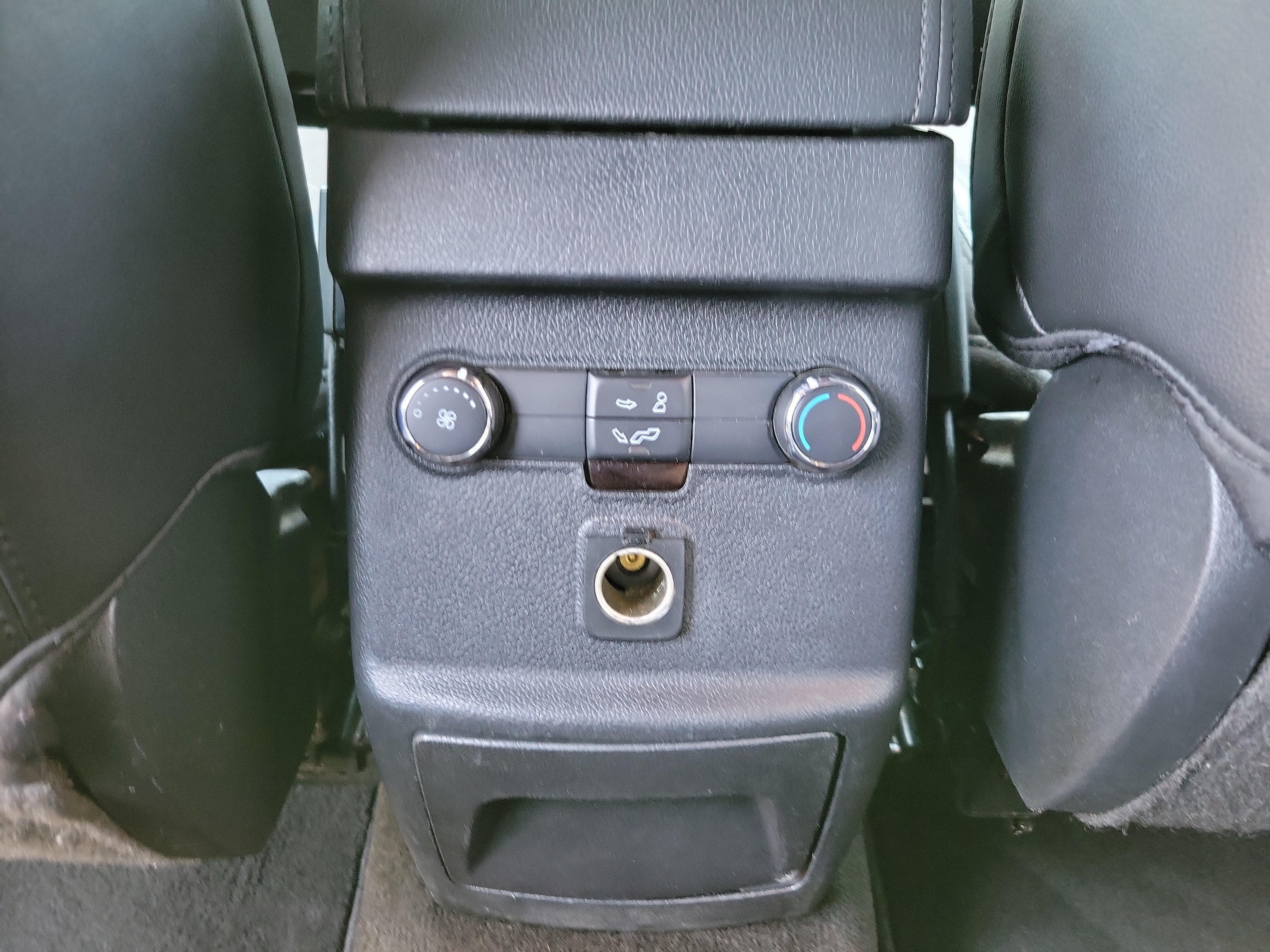 Used 2017 Ford Explorer XLT w/ Equipment Group 202A FWD image 9