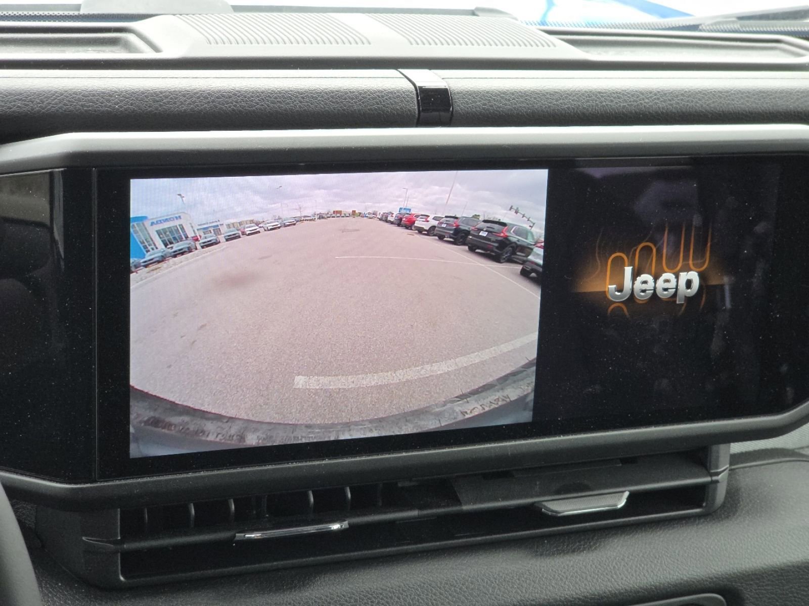 Used 2024 Jeep Wrangler Sport S image 4