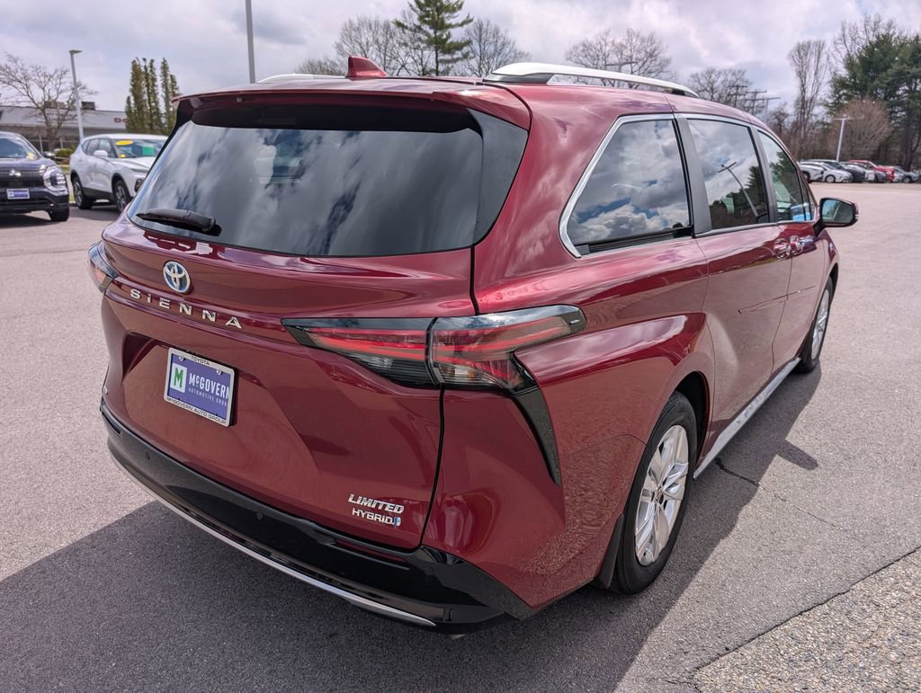Used 2022 Toyota Sienna Limited image 6