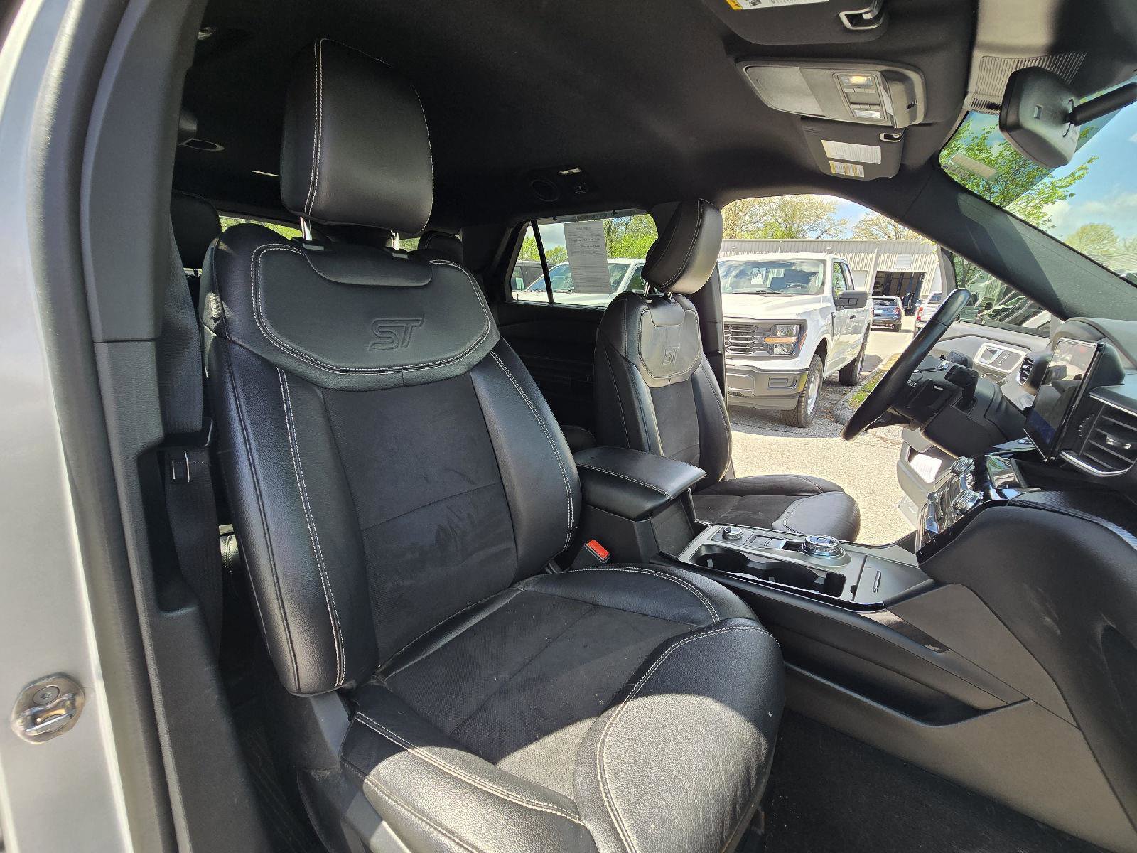 Used 2023 Ford Explorer ST image 16