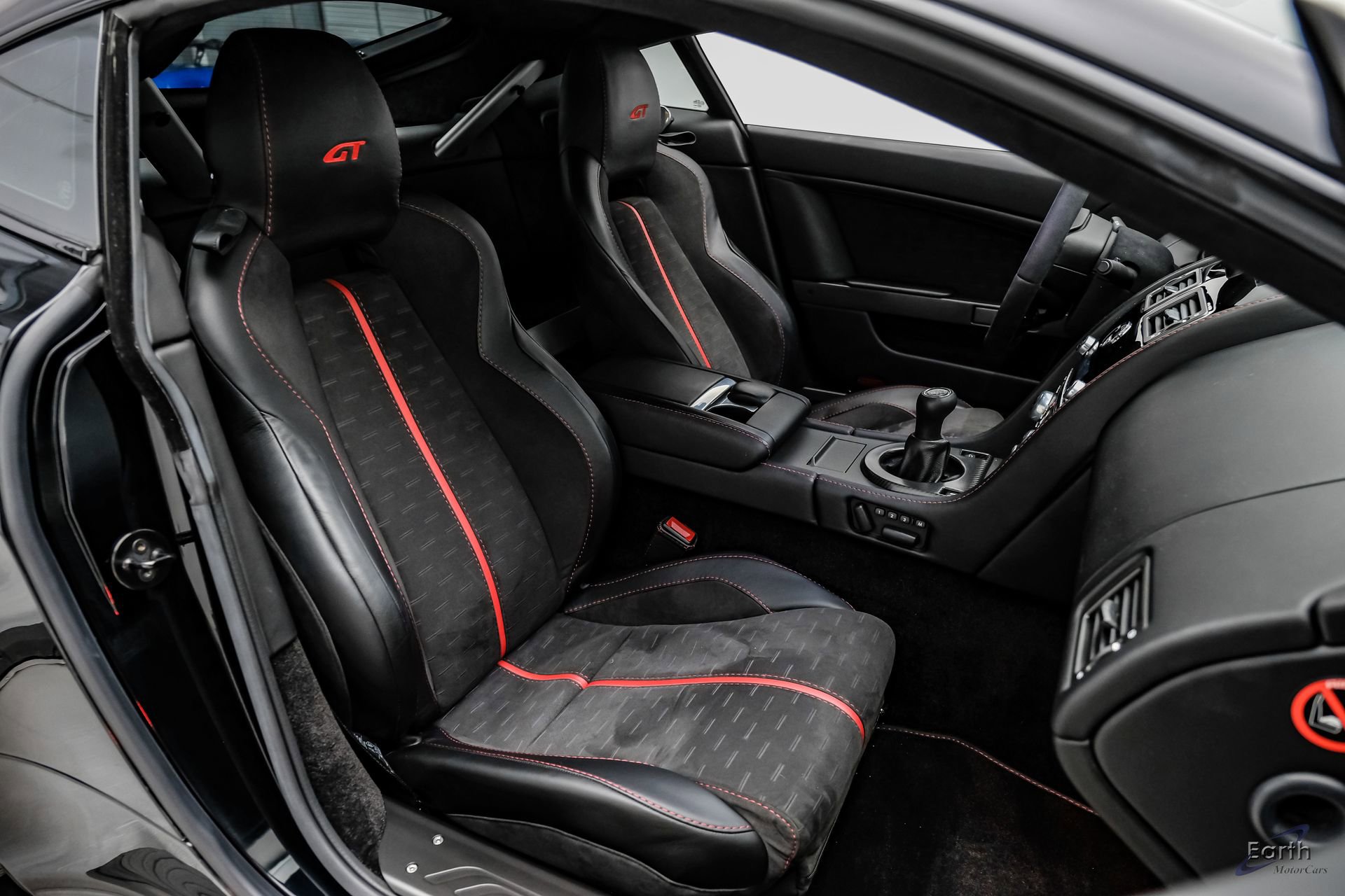 Used 2015 Aston Martin V8 Vantage GT RWD image 52