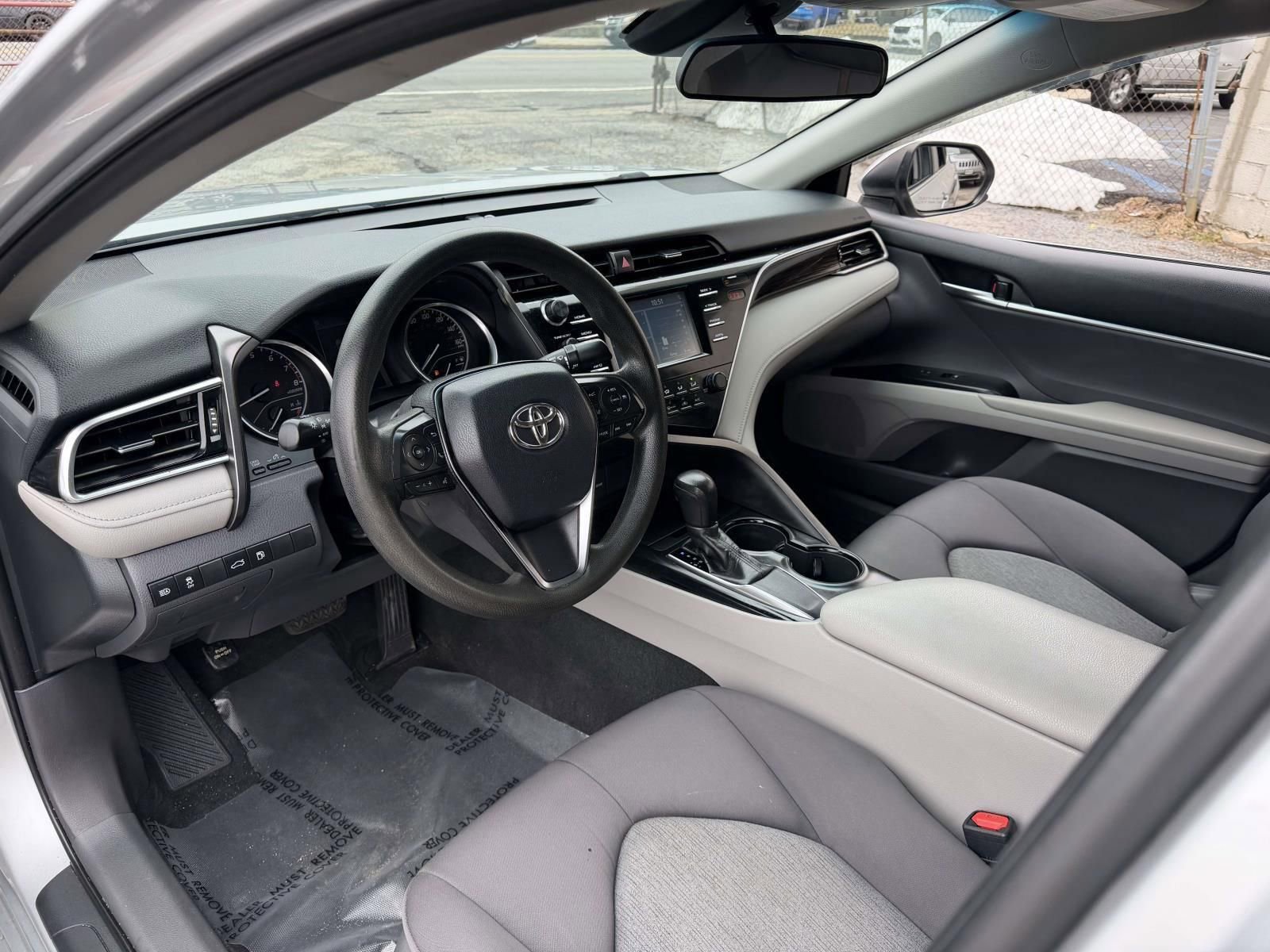 Used 2018 Toyota Camry LE image 25