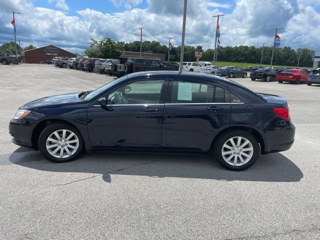 Used 2011 Chrysler 200 Touring FWD image 5