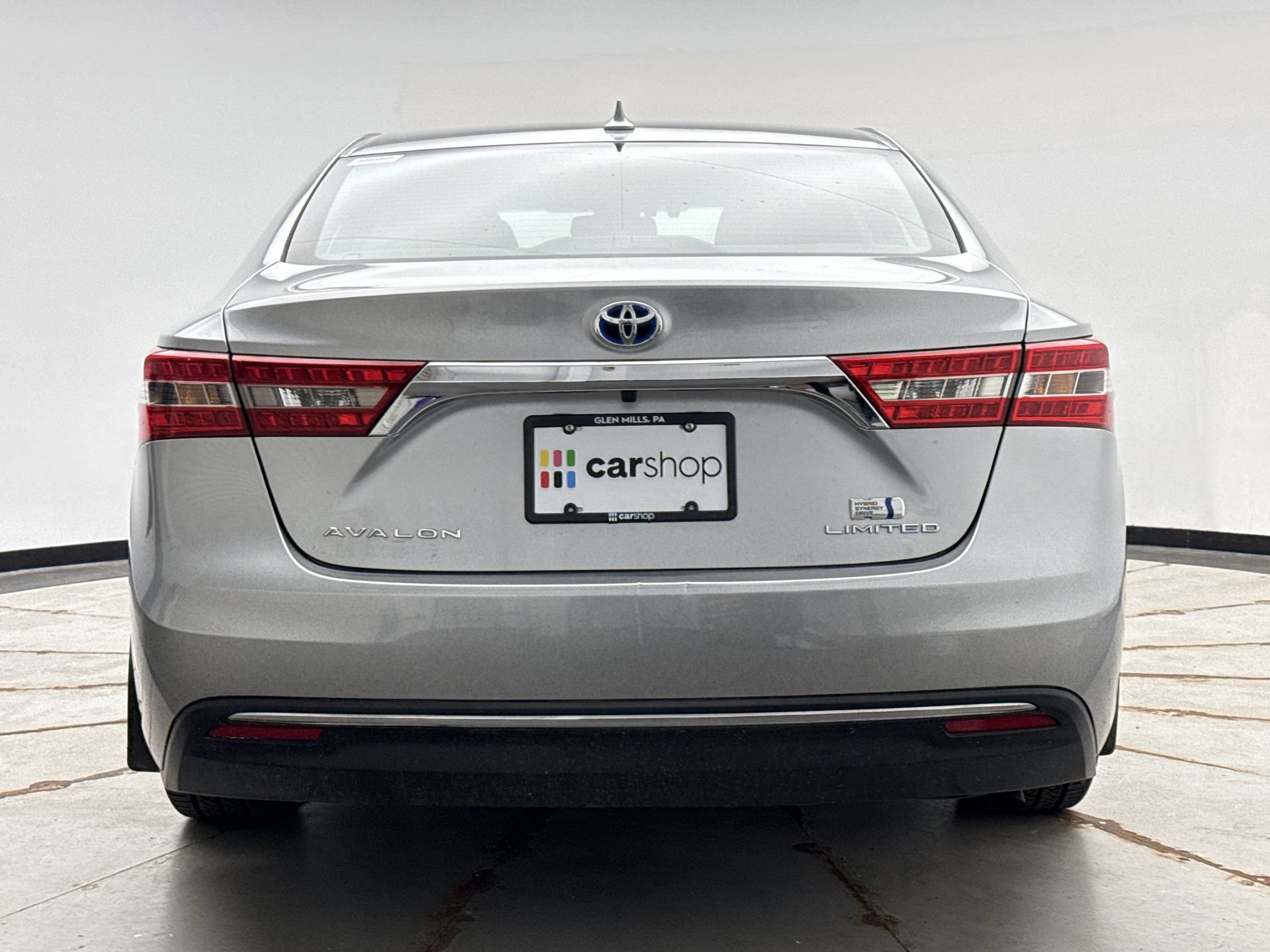 Used 2017 Toyota Avalon Limited w/ All Weather Liner Package FWD image 4