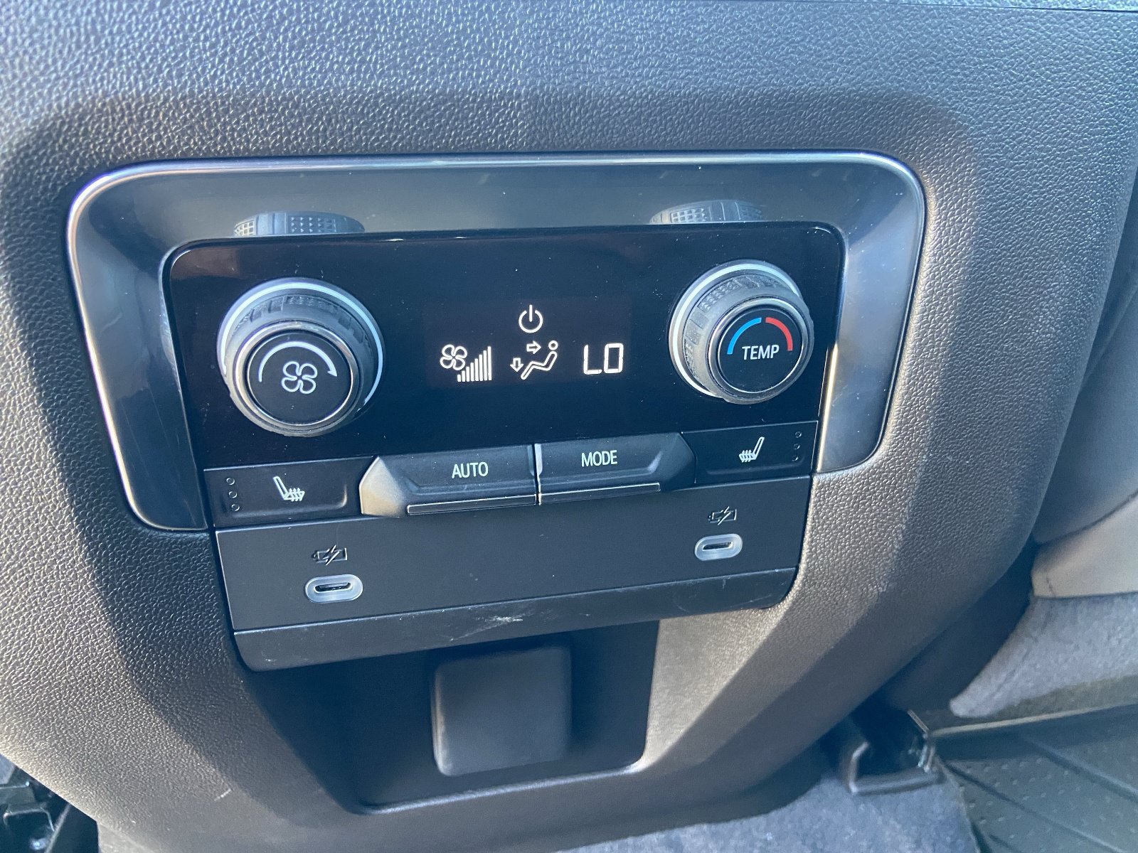 Certified 2023 Chevrolet Suburban LT w/ Luxury Package AWD/4WD image 19
