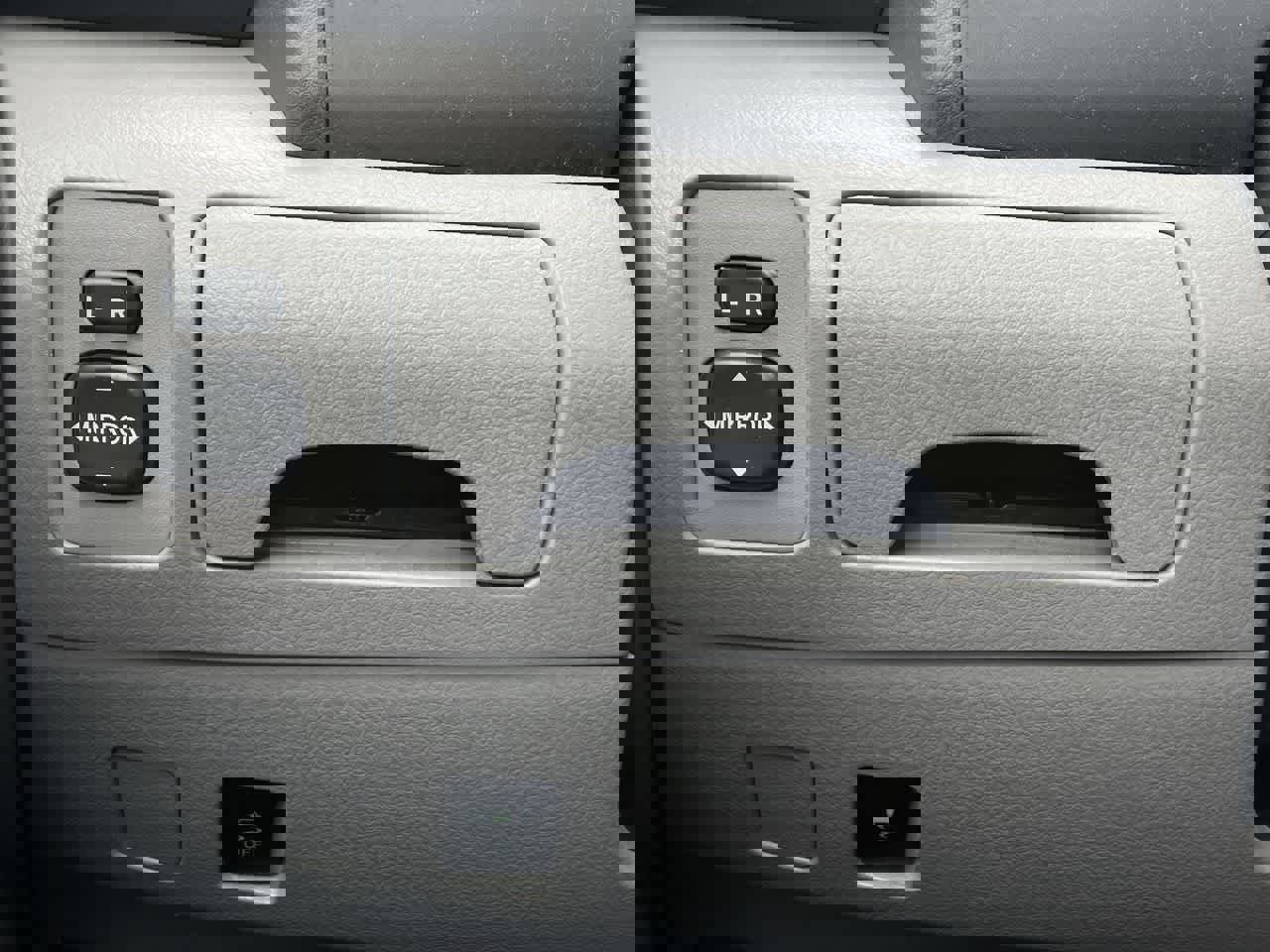 Used 2010 Toyota Camry LE image 24