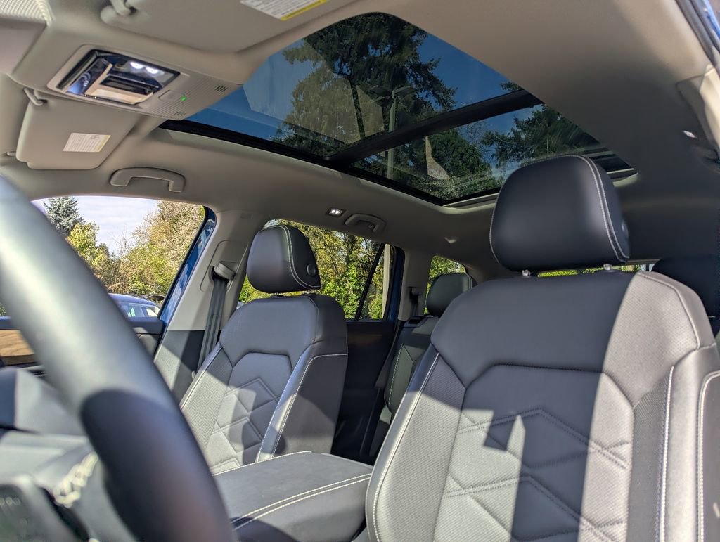 Used 2025 Volkswagen Atlas SE w/ Panoramic Sunroof Package AWD/4WD image 23