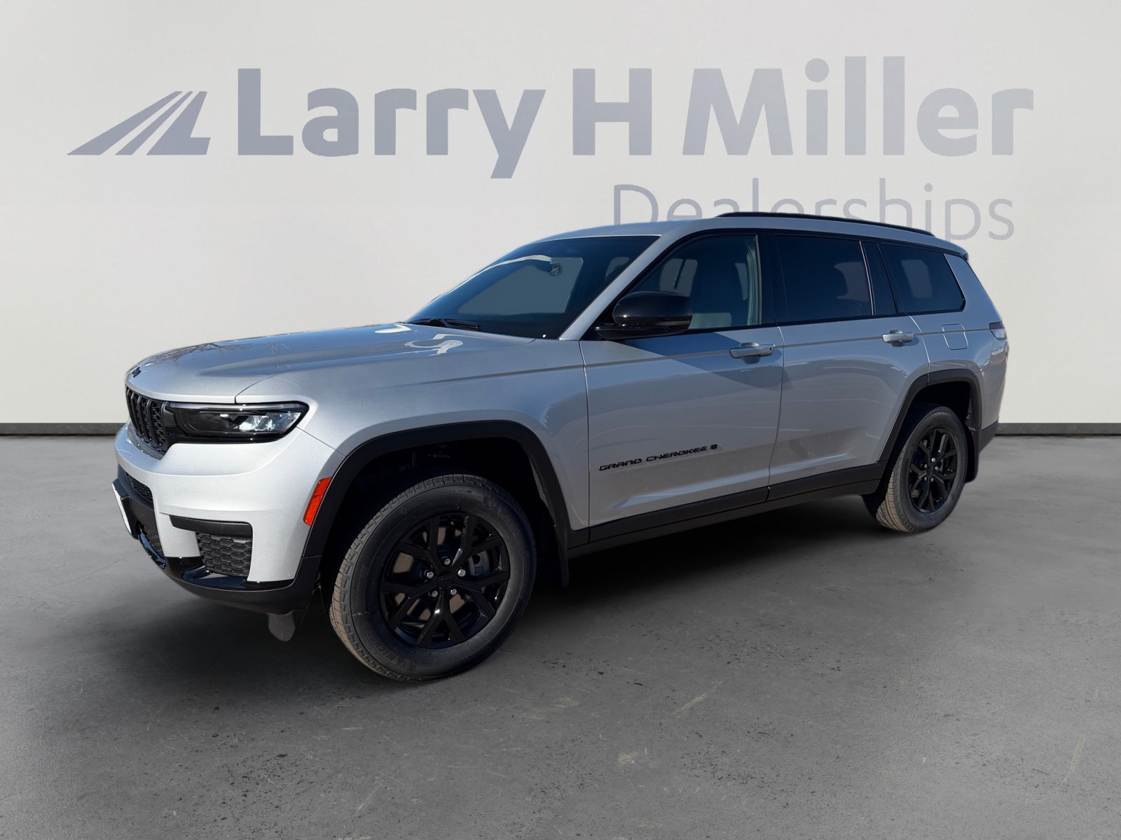 New 2025 Jeep Grand Cherokee L Altitude AWD/4WD image 1