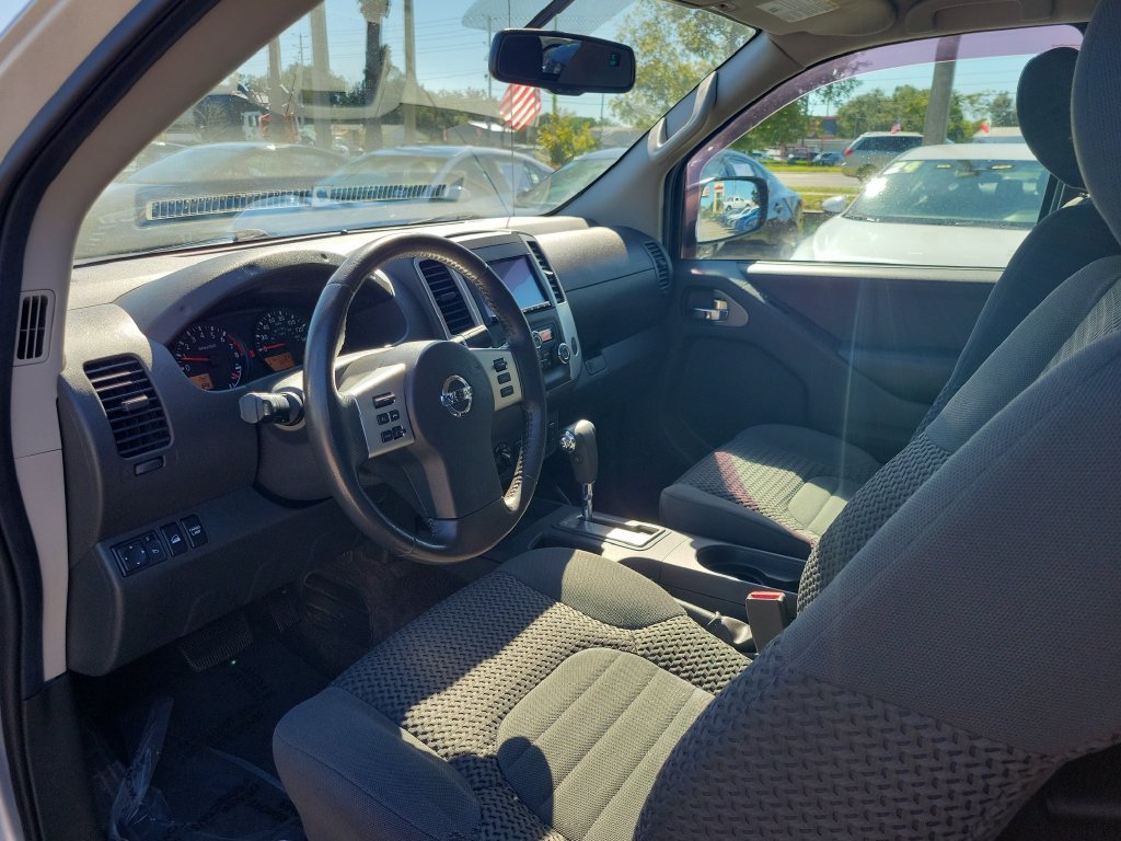 Used 2017 Nissan Frontier SV w/ SV Value Truck Package AWD/4WD image 13