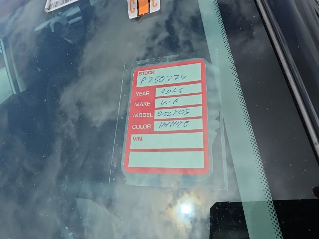 Certified 2025 Kia Seltos EX FWD image 12