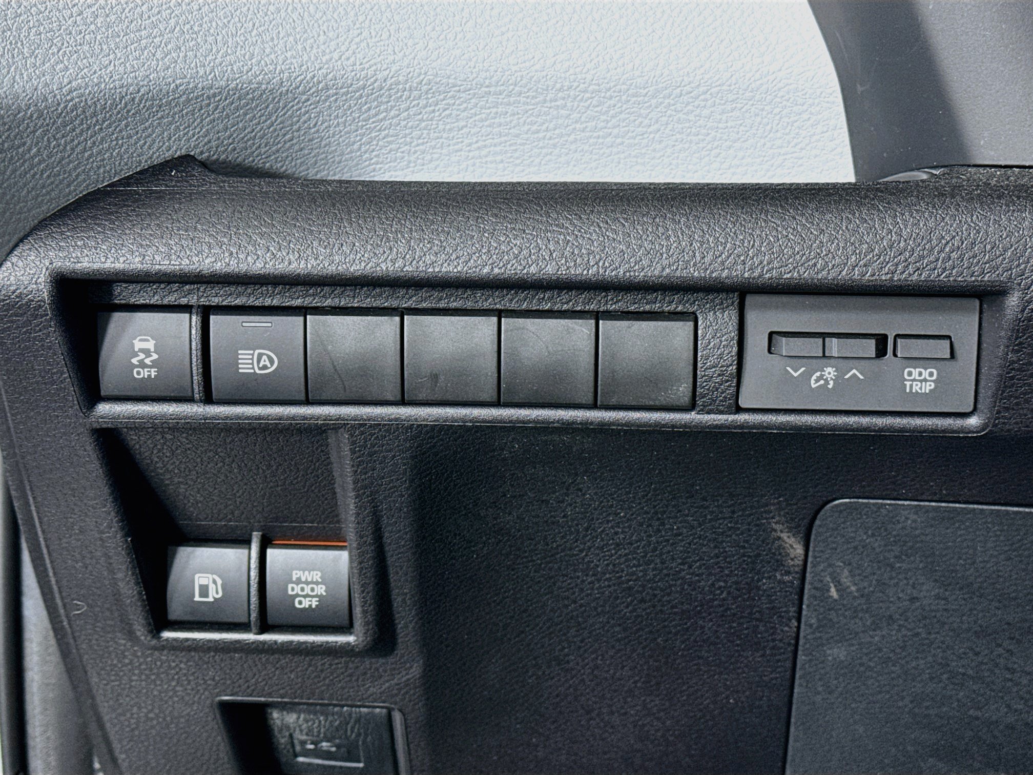 Certified 2025 Toyota Sienna LE FWD image 10