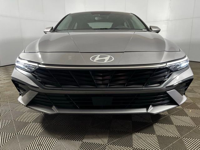 Used 2025 Hyundai Elantra SEL image 7