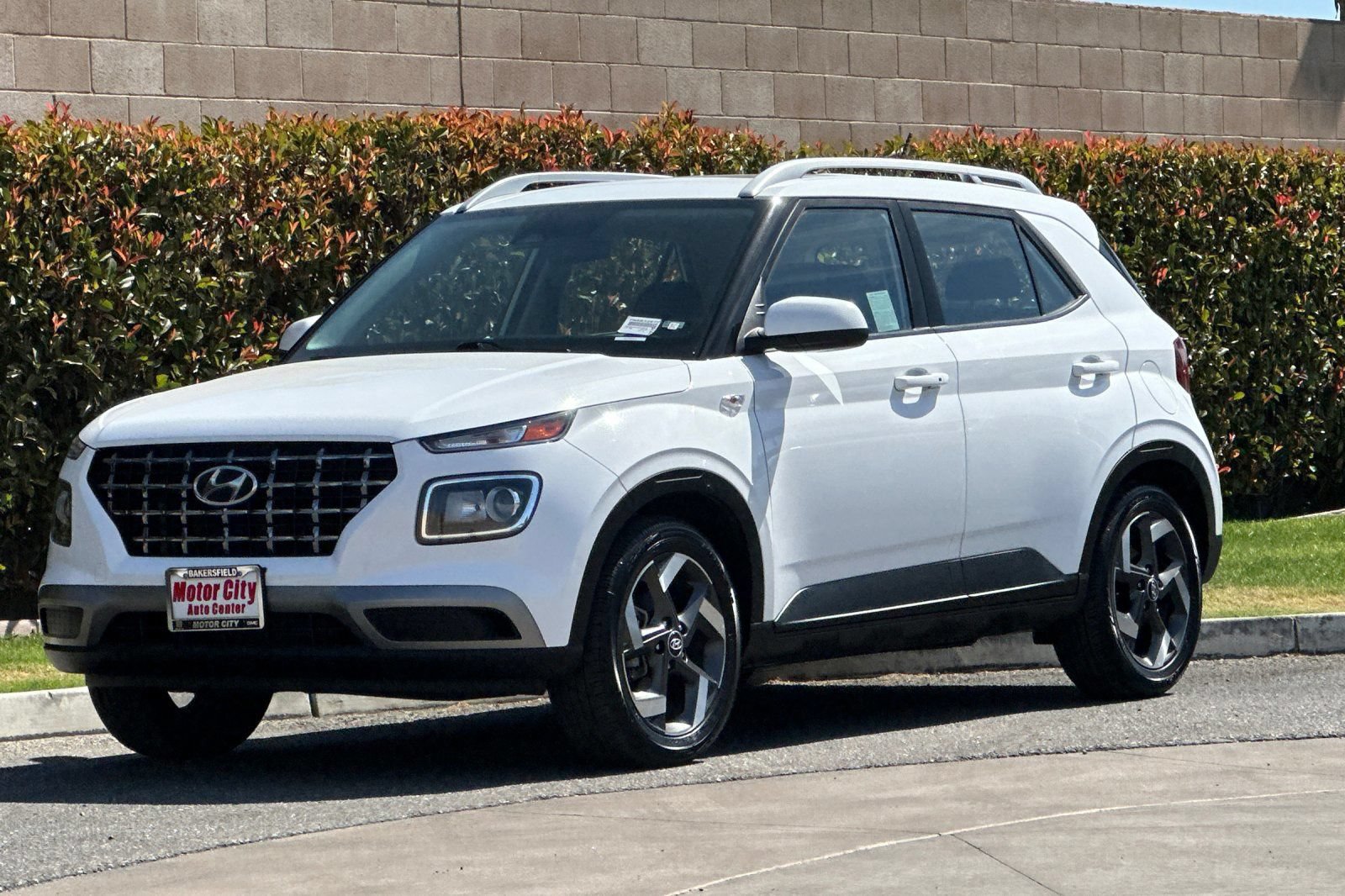 Used 2025 Hyundai Venue SEL FWD image 8
