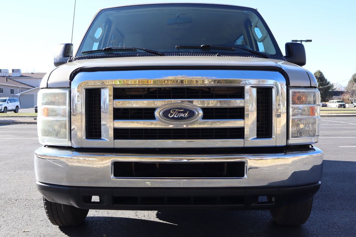Used 2009 Ford E-350 and Econoline 350 Super Duty Wagon image 13