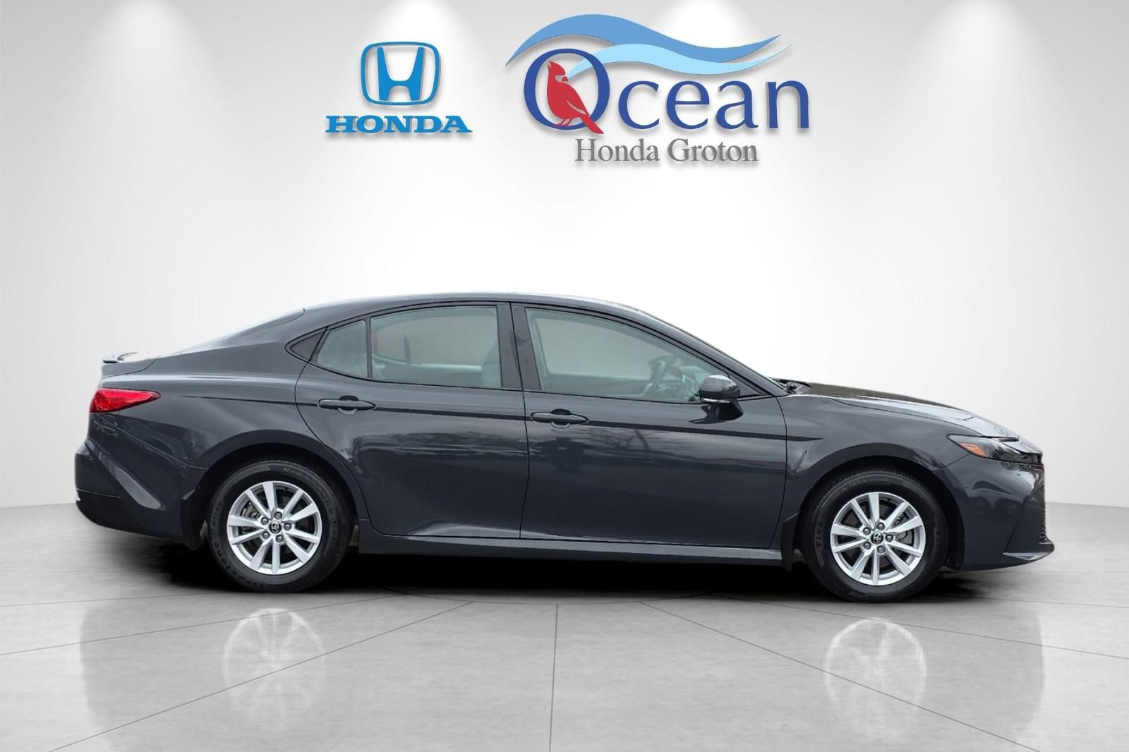 Used 2025 Toyota Camry LE AWD/4WD image 2