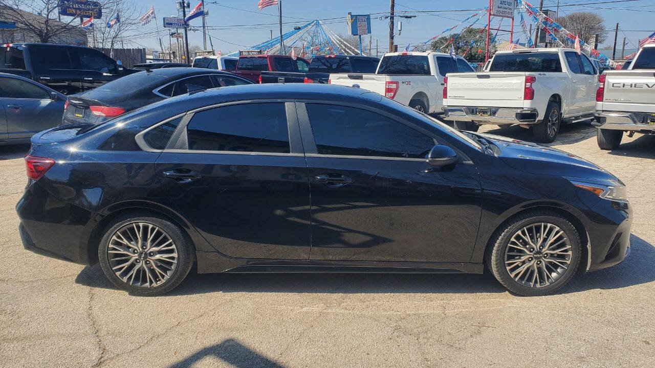 Used 2022 Kia Forte GT-Line image 2