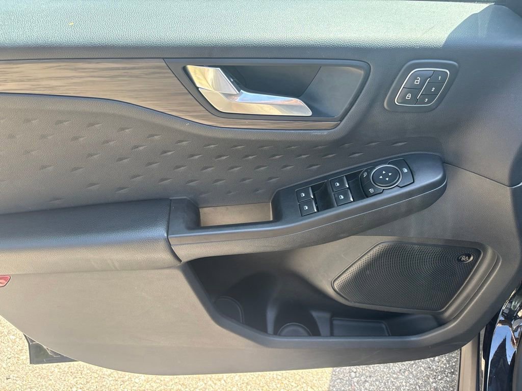 Used 2020 Ford Escape Titanium AWD/4WD image 19