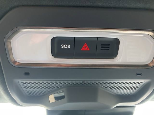 Used 2022 Rivian R1T Adventure image 26