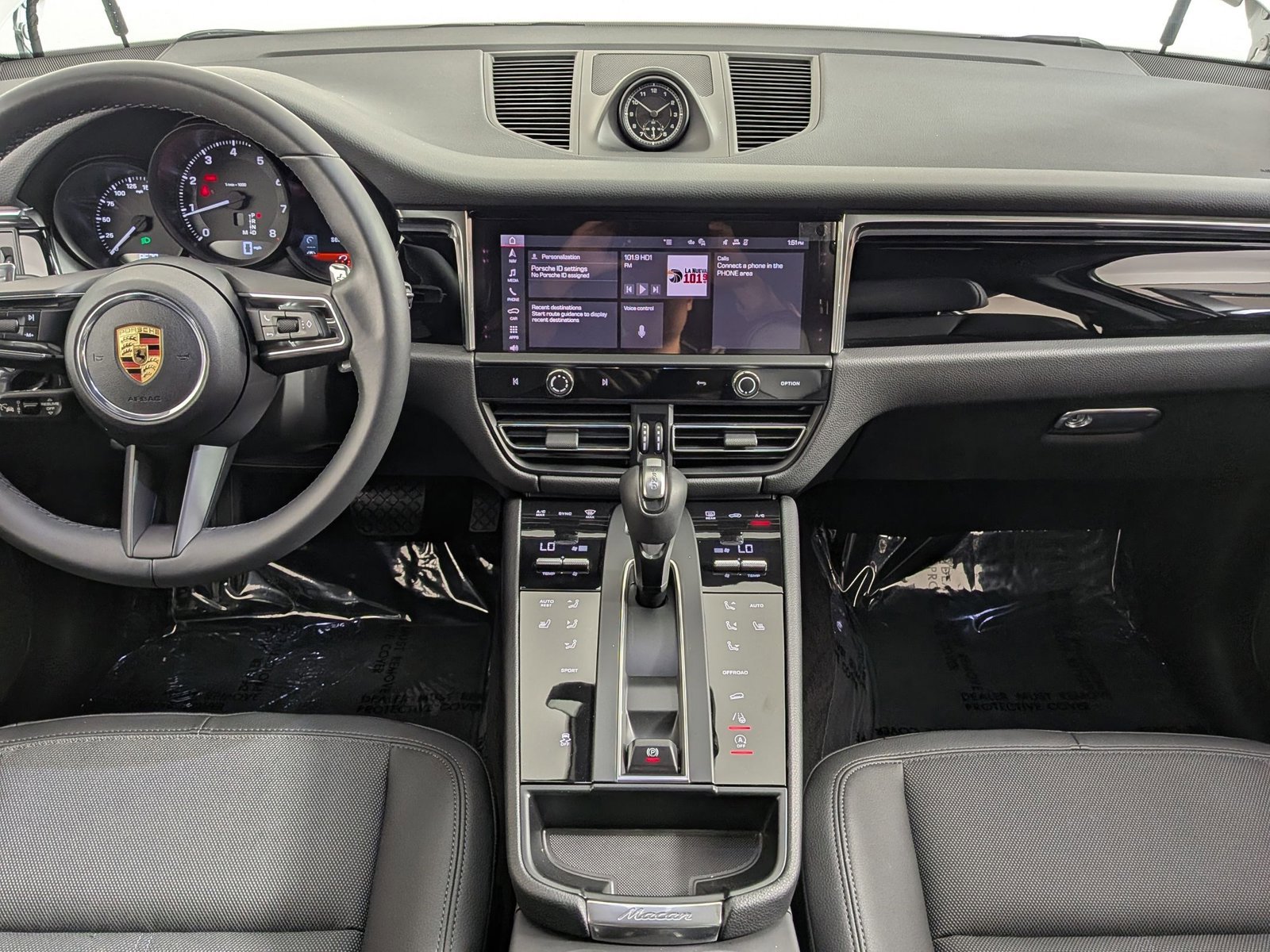 Certified 2025 Porsche Macan Turbo AWD/4WD image 20