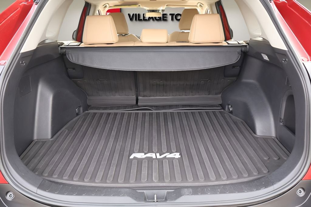 Certified 2021 Toyota RAV4 XLE Premium AWD/4WD image 15