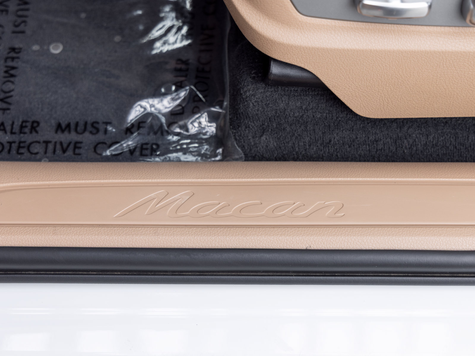 Certified 2021 Porsche Macan AWD/4WD image 27