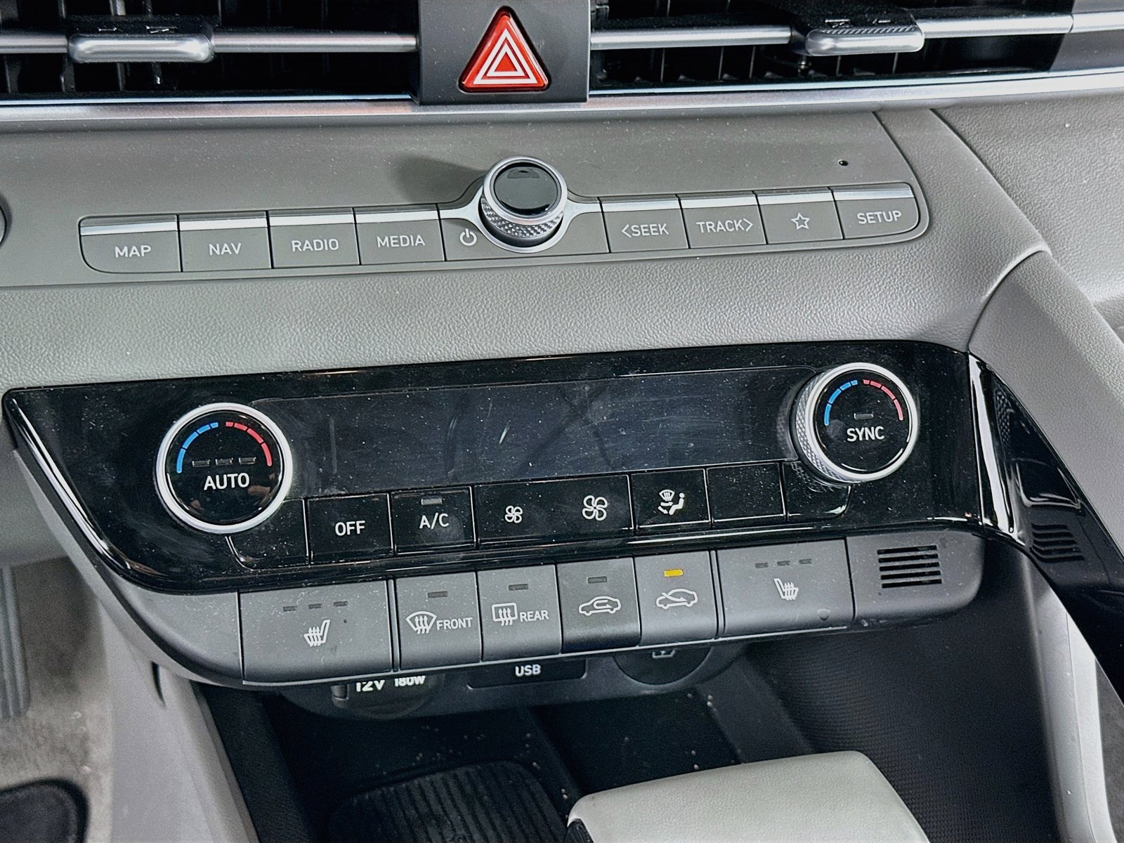 Used 2025 Hyundai Elantra SEL FWD image 20