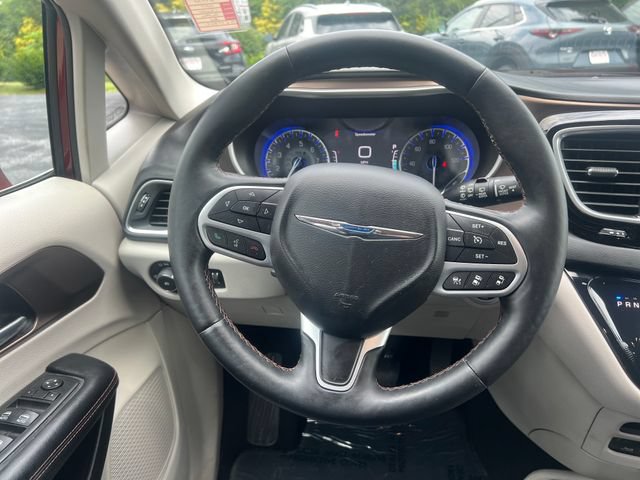 Used 2017 Chrysler Pacifica Touring-L Plus w/ Advanced Safetytec Group FWD image 13