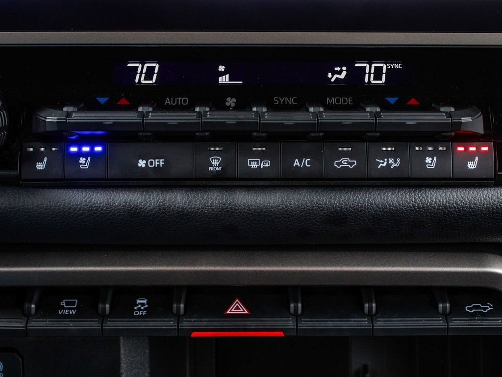 Used 2025 Toyota Tundra Limited AWD/4WD image 22