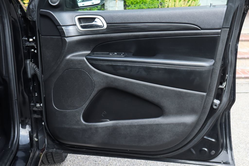 Used 2019 Jeep Grand Cherokee Altitude image 49