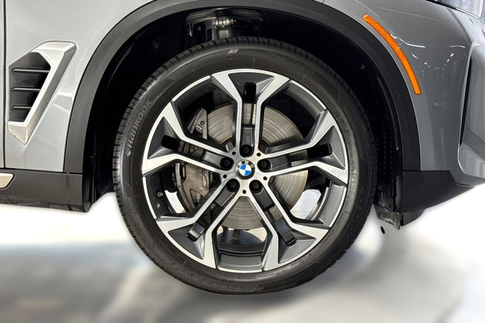 Used 2026 BMW X5 xDrive50e w/ Climate Comfort Package AWD/4WD image 11
