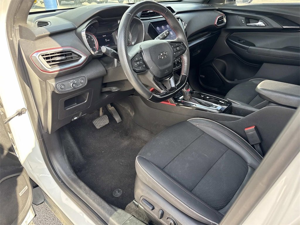 Used 2023 Chevrolet TrailBlazer RS w/ Sun and Liftgate Package image 10
