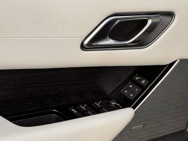 Used 2018 Land Rover Range Rover Velar R-Dynamic HSE image 20